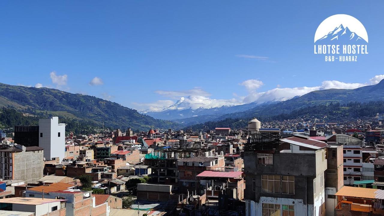 هواراس Lhotse Hostel B&B المظهر الخارجي الصورة