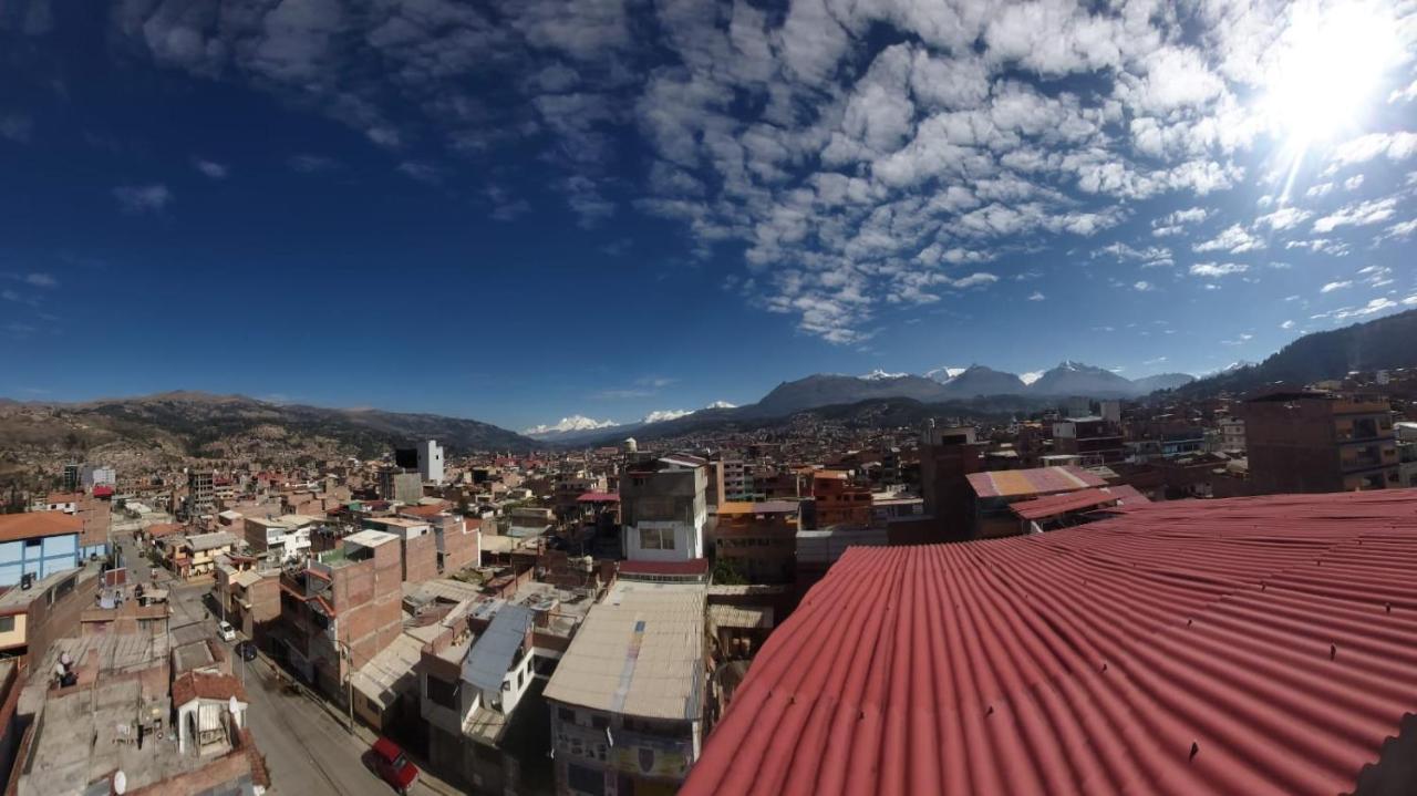 هواراس Lhotse Hostel B&B المظهر الخارجي الصورة