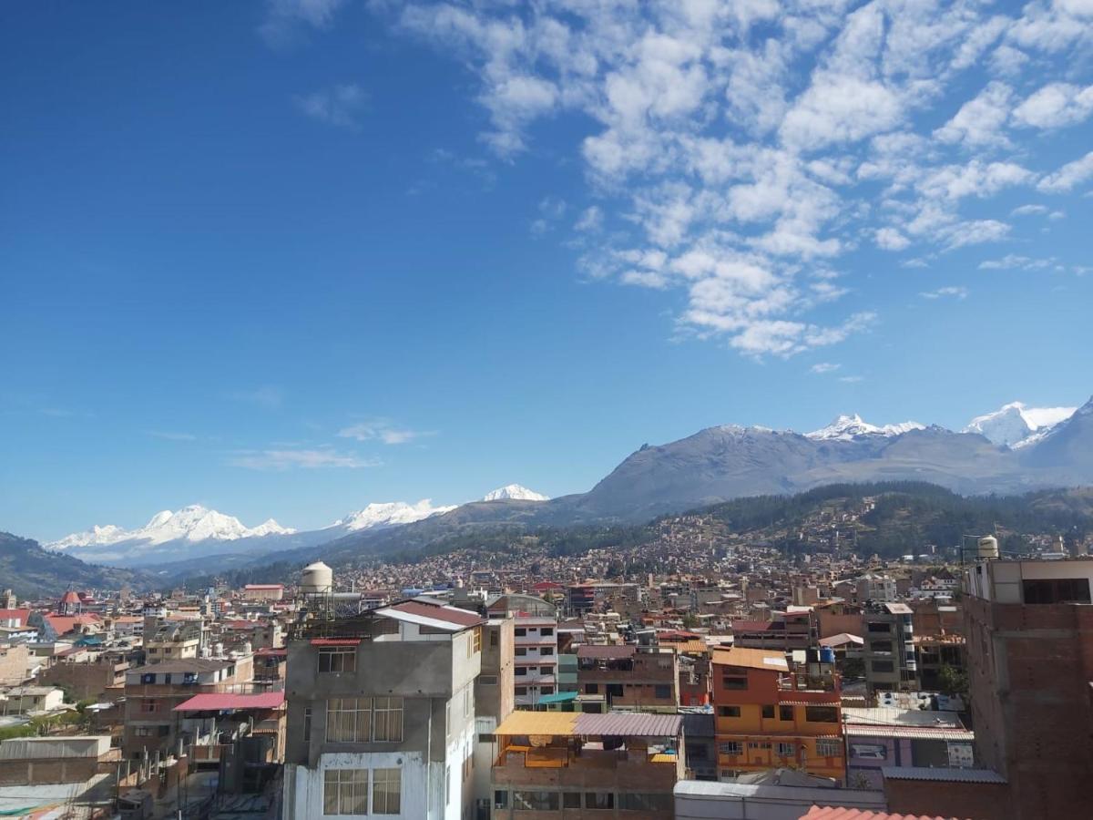 هواراس Lhotse Hostel B&B المظهر الخارجي الصورة