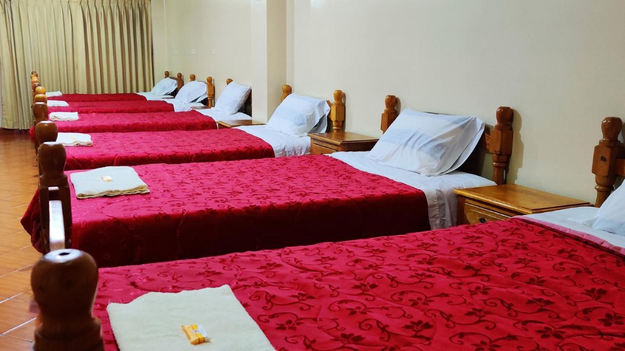 هواراس Lhotse Hostel B&B المظهر الخارجي الصورة