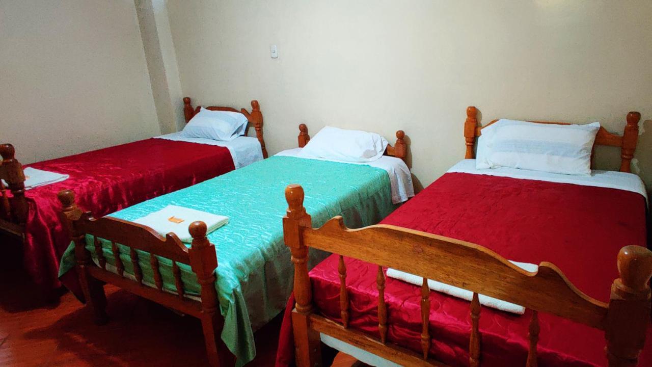 هواراس Lhotse Hostel B&B المظهر الخارجي الصورة