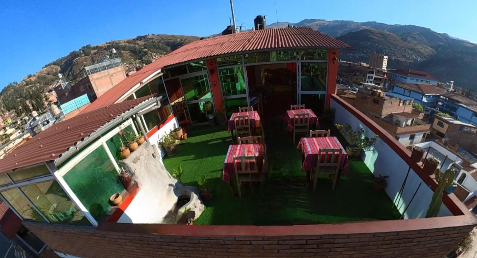 هواراس Lhotse Hostel B&B المظهر الخارجي الصورة