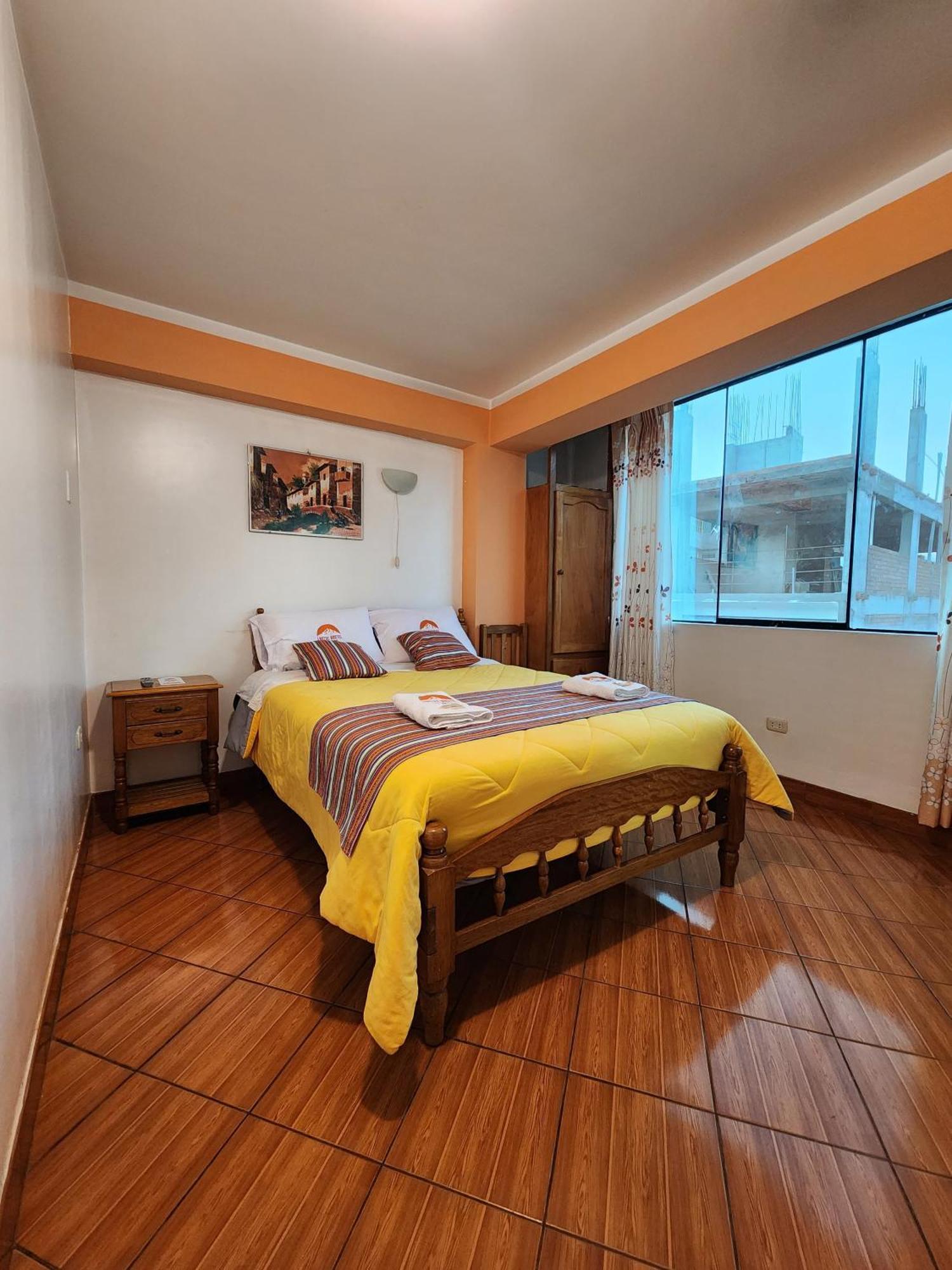 هواراس Lhotse Hostel B&B المظهر الخارجي الصورة