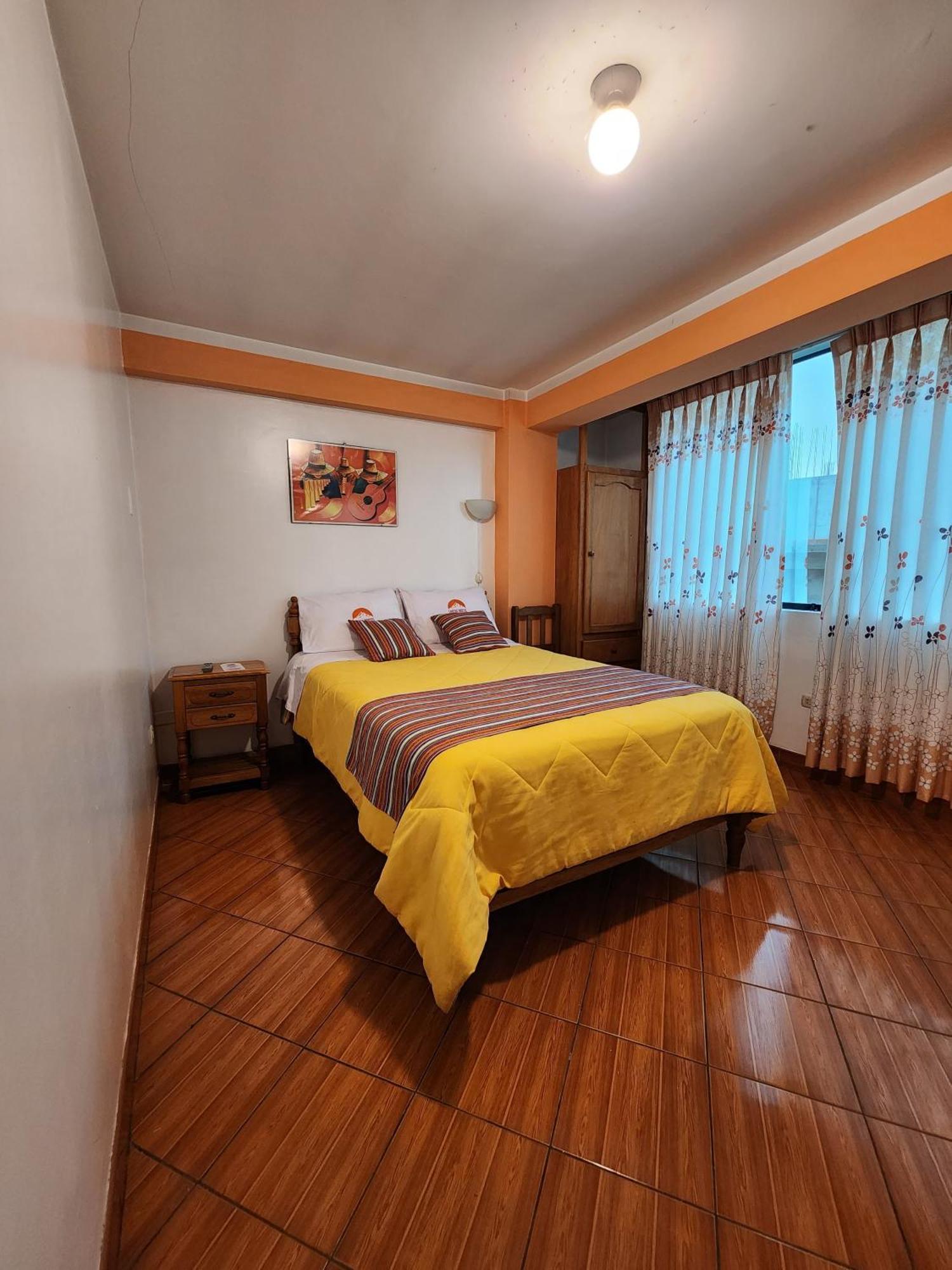 هواراس Lhotse Hostel B&B المظهر الخارجي الصورة