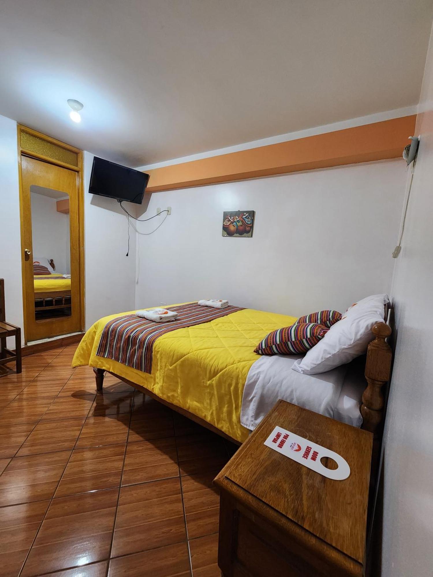 هواراس Lhotse Hostel B&B المظهر الخارجي الصورة