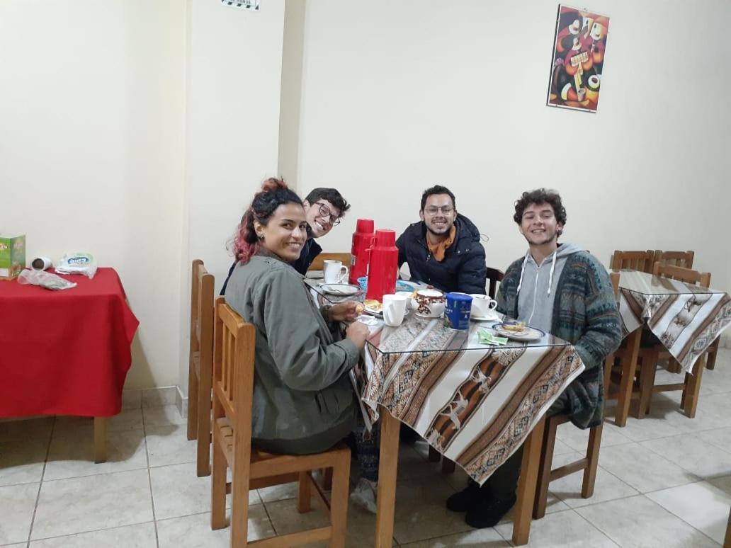 هواراس Lhotse Hostel B&B المظهر الخارجي الصورة