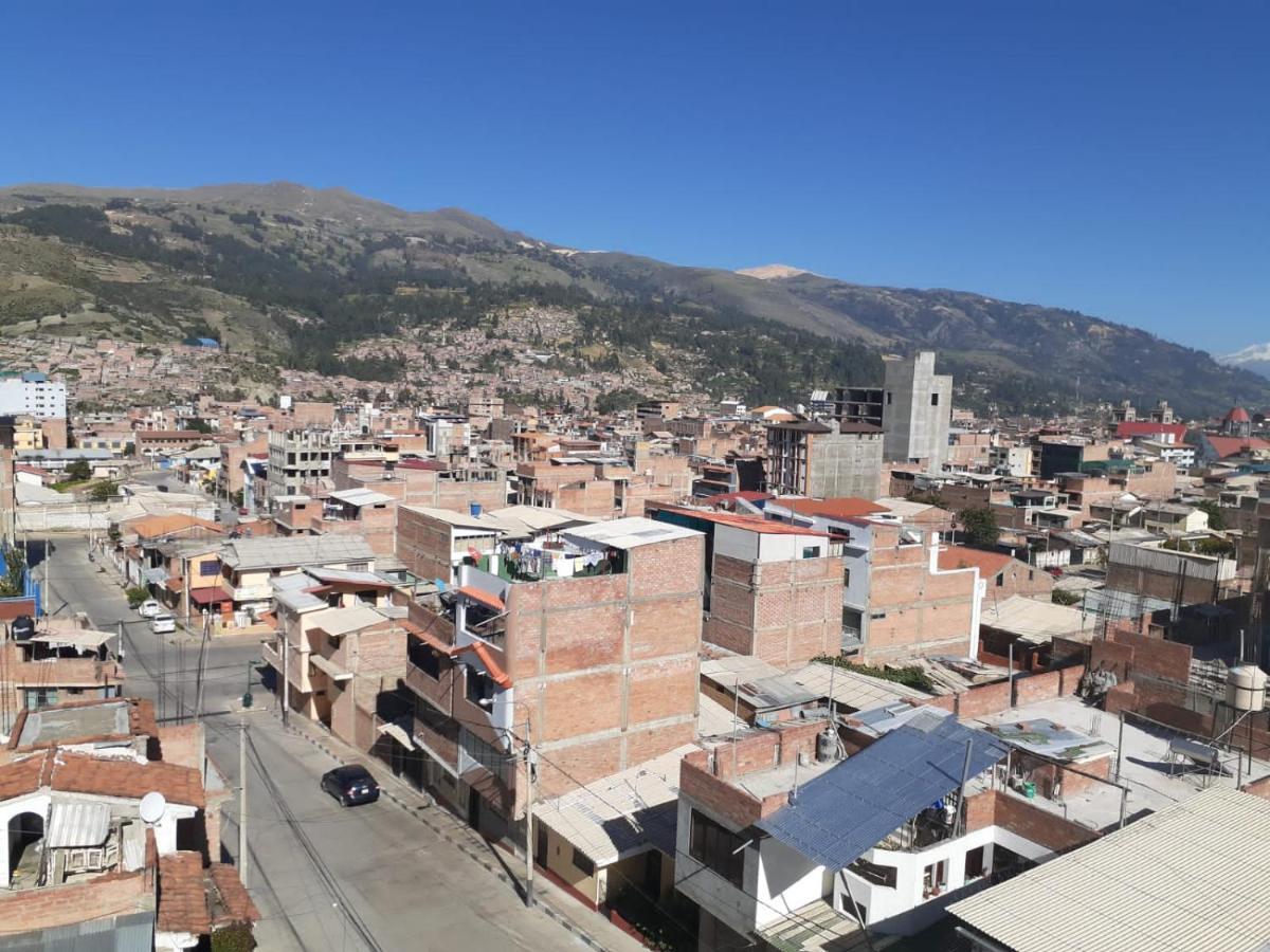 هواراس Lhotse Hostel B&B المظهر الخارجي الصورة