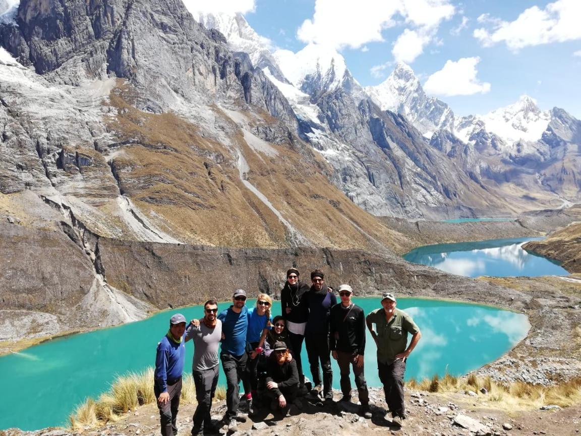 هواراس Lhotse Hostel B&B المظهر الخارجي الصورة